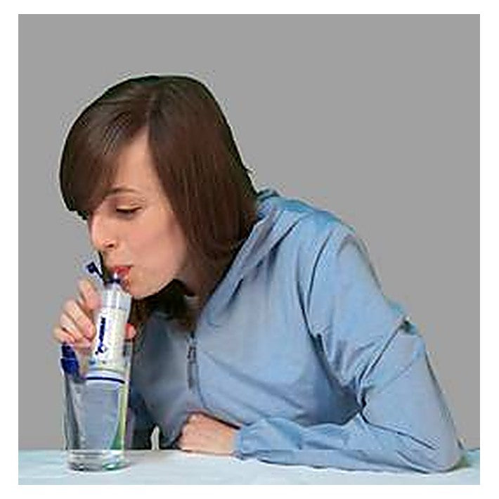 携帯型浄水器 mizu-Q PLUS 付属ストローで飲むところ